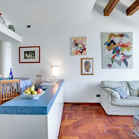 Giudecca Apartment *